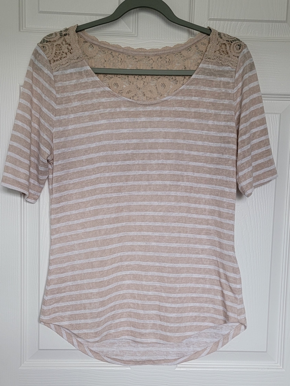 Soho Jeans Stripped Neutral Short Sleeve Tee Size Medium